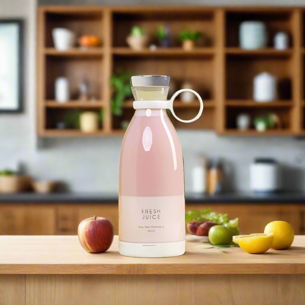 Portable smoothie blender with fresh fruits